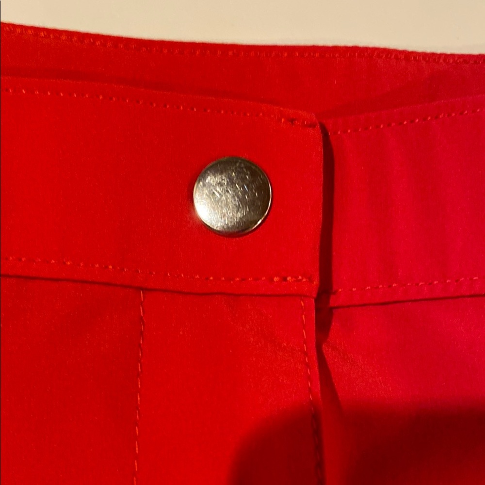 Chico's Red Bermuda Shorts Tailored Knee-Length size 1.5
SH-16 - Picture 6 of 13